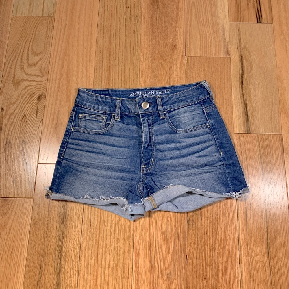 American Eagle high waisted short-shorts. Stretchy material. Size 6